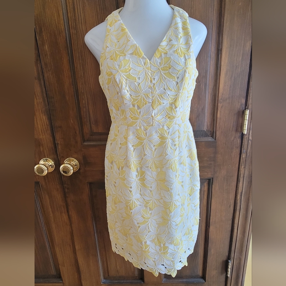 White House Black Market Sz 4 Yellow and White Floral Lace V-Neck Sheath Dress